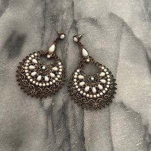 STUNNING Gold tone dangle earring with white beading, and delicate design detail